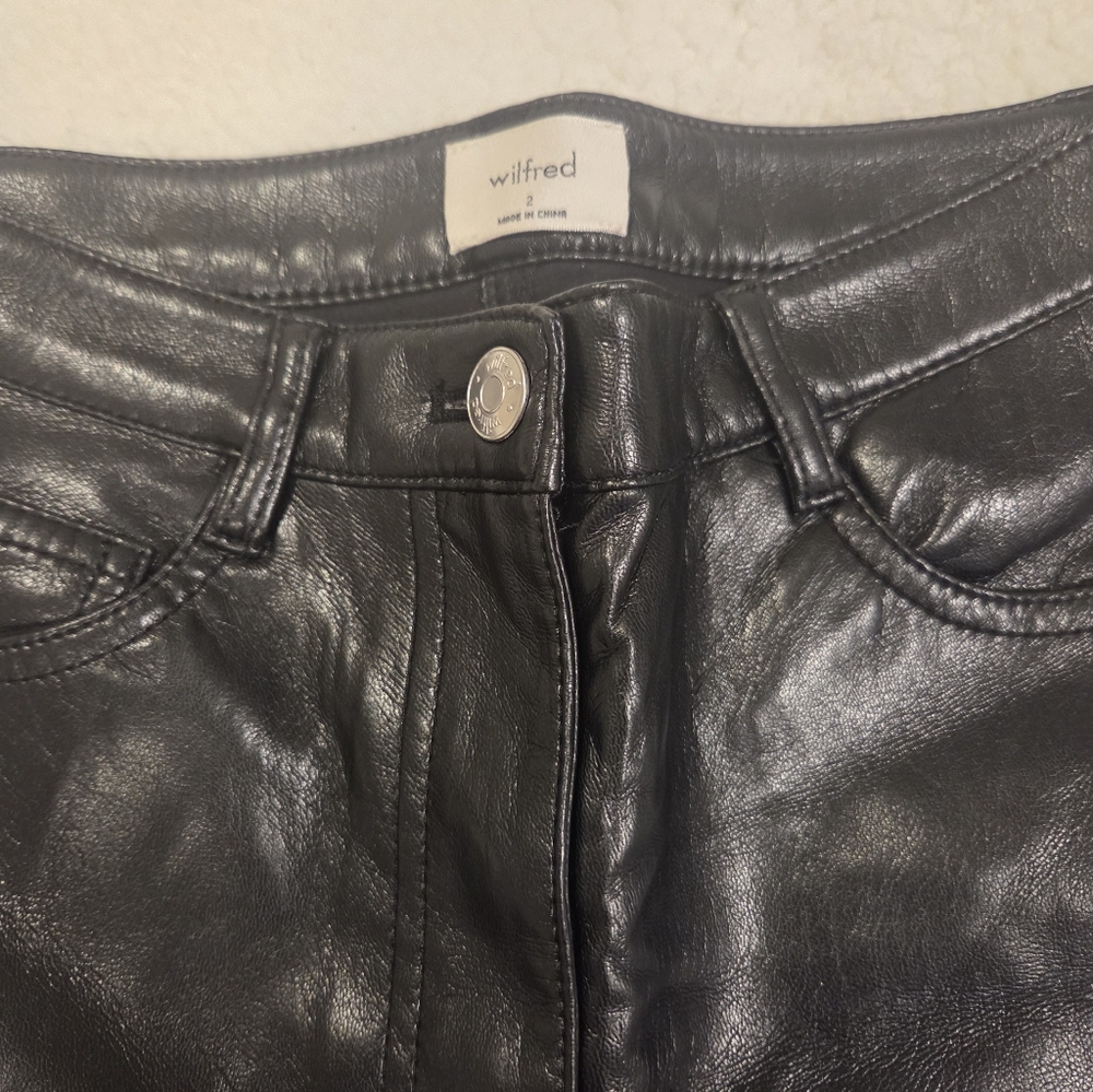 Wilfred Aritzia Black Faux Leather Straight Leg L Jeans Size 2